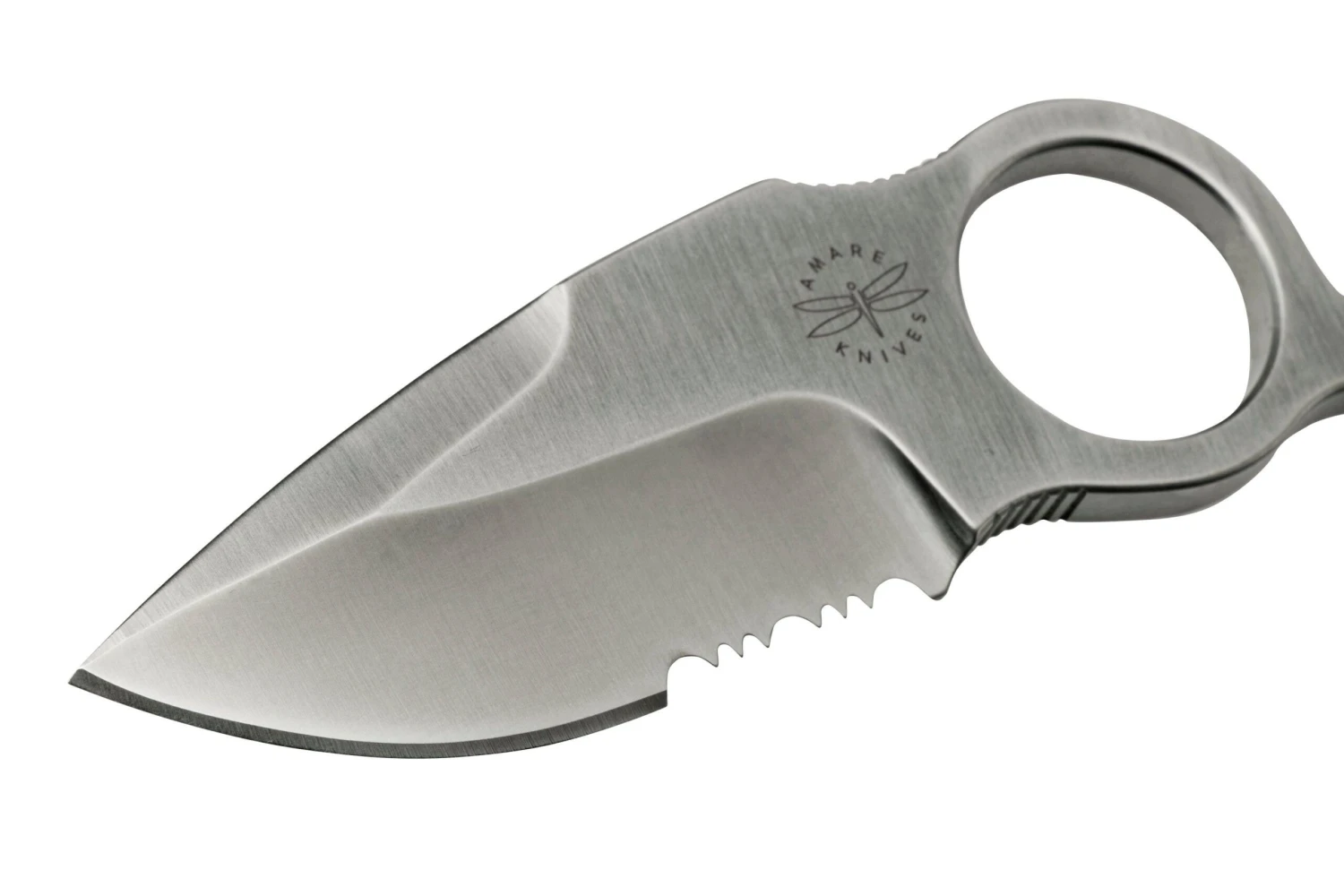 Amare Knives 6F Serration Sixth-Finger 202105 Droppoint, Couteau Fixe 5 Amare Knives 6F Serration Sixth-Finger 202105 Droppoint, Couteau Fixe – Image 3