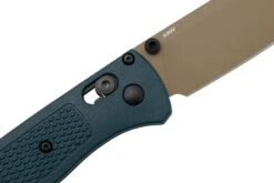 Benchmade Bugout 535FE-05 Crater Blue Grivory, Flat Dark Earth Cerakote, Couteau De Poche -Nitecore Soldes Boutique BE535FE 05 05 benchmade