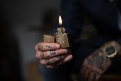 Knivesandtools Zippo Brass Brushed Knife, Bronze, Briquet -Nitecore Soldes Boutique KTZPBRASSKNIFE 09 KATOZIPPO