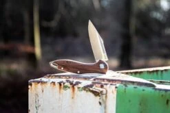 MKM Fara MY01-S Santos Couteau De Poche, Lucas Burnley Design -Nitecore Soldes Boutique MMK MY01 S 20 sfeerfoto