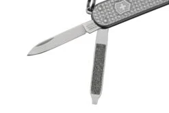 Victorinox Classic SD Precious Alox, Infinite Grey 0.6221.4031G Couteau Suisse -Nitecore Soldes Boutique VT0 6221 4031G 03 victorinox