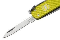 Victorinox Classic SD Alox Limited Edition 2023, 0.6221.L23 Electric Yellow, Couteau Suisse 9 Victorinox Classic SD Alox Limited Edition 2023, 0.6221.L23 Electric Yellow, Couteau Suisse -Nitecore Soldes Boutique VT0 6221 L23 03 victorinox
