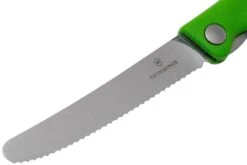 Victorinox SwissClassic 6.7836.F4B Couteau à Légumes Pliant Dentelé, Vert 11 Victorinox SwissClassic 6.7836.F4B Couteau à Légumes Pliant Dentelé, Vert -Nitecore Soldes Boutique VT6 7836 F4B 03 victorinox