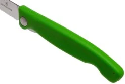 Victorinox SwissClassic 6.7836.F4B Couteau à Légumes Pliant Dentelé, Vert 14 Victorinox SwissClassic 6.7836.F4B Couteau à Légumes Pliant Dentelé, Vert -Nitecore Soldes Boutique VT6 7836 F4B 06 victorinox
